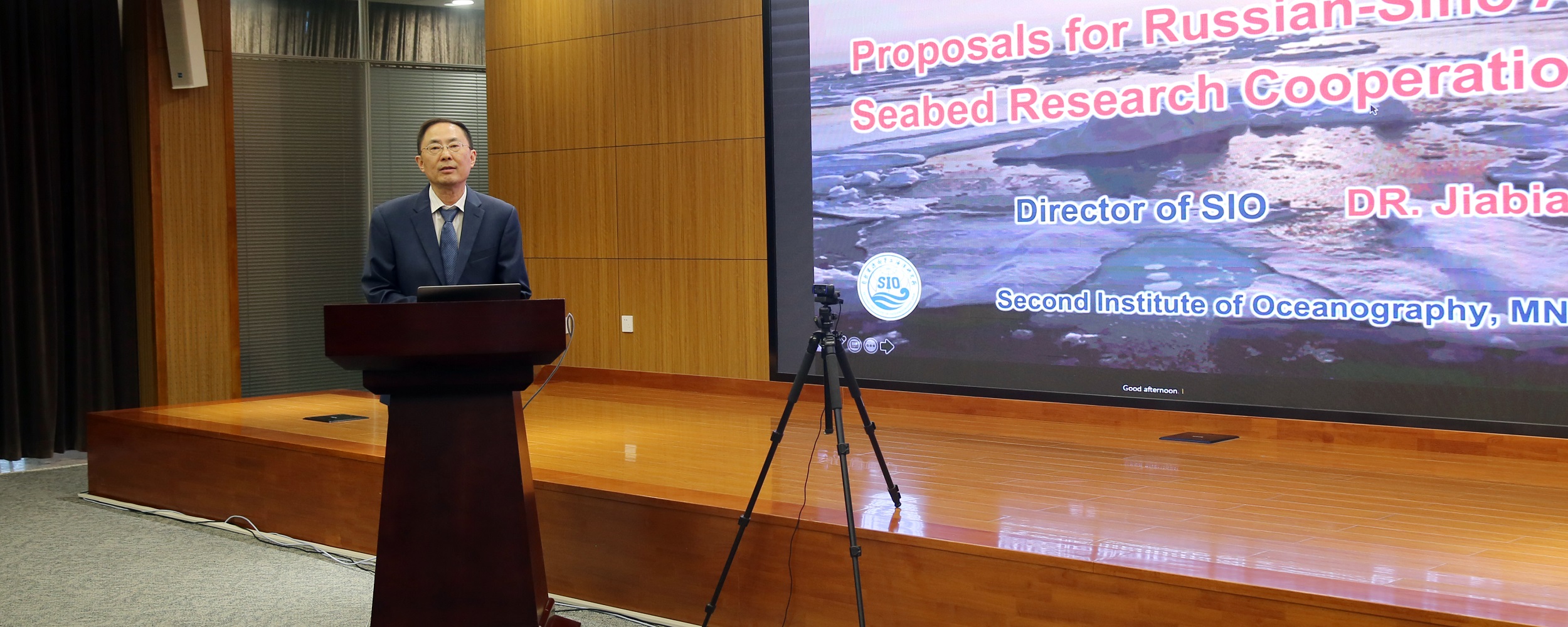 The SIO hosted the Sino-Russian Symposium on Geology of Arctic Eurasian Basin and Gakkel Ridge.