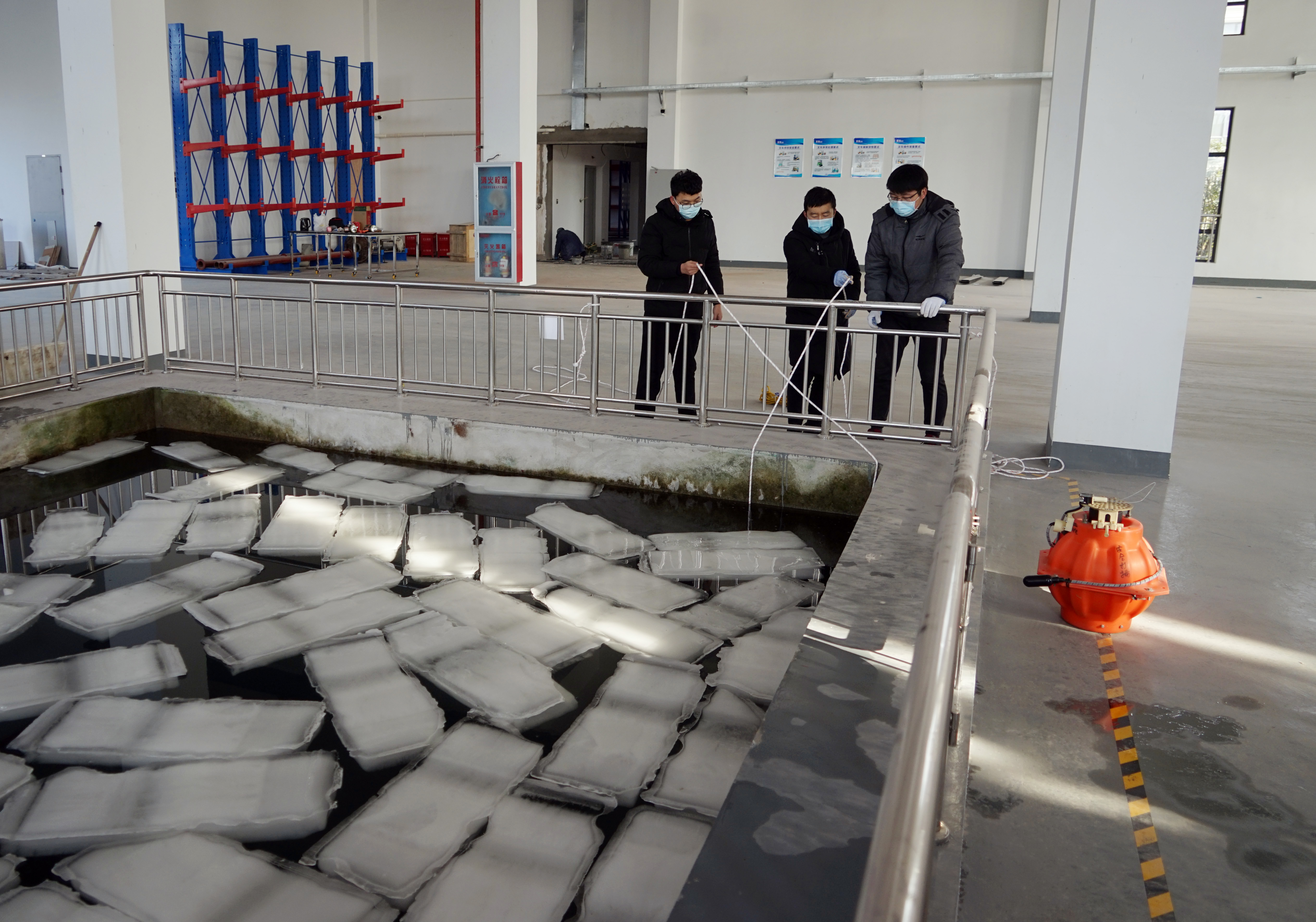 The Arctic International Voyage JASMInE plans to simulate the floating ice area test with the seabed