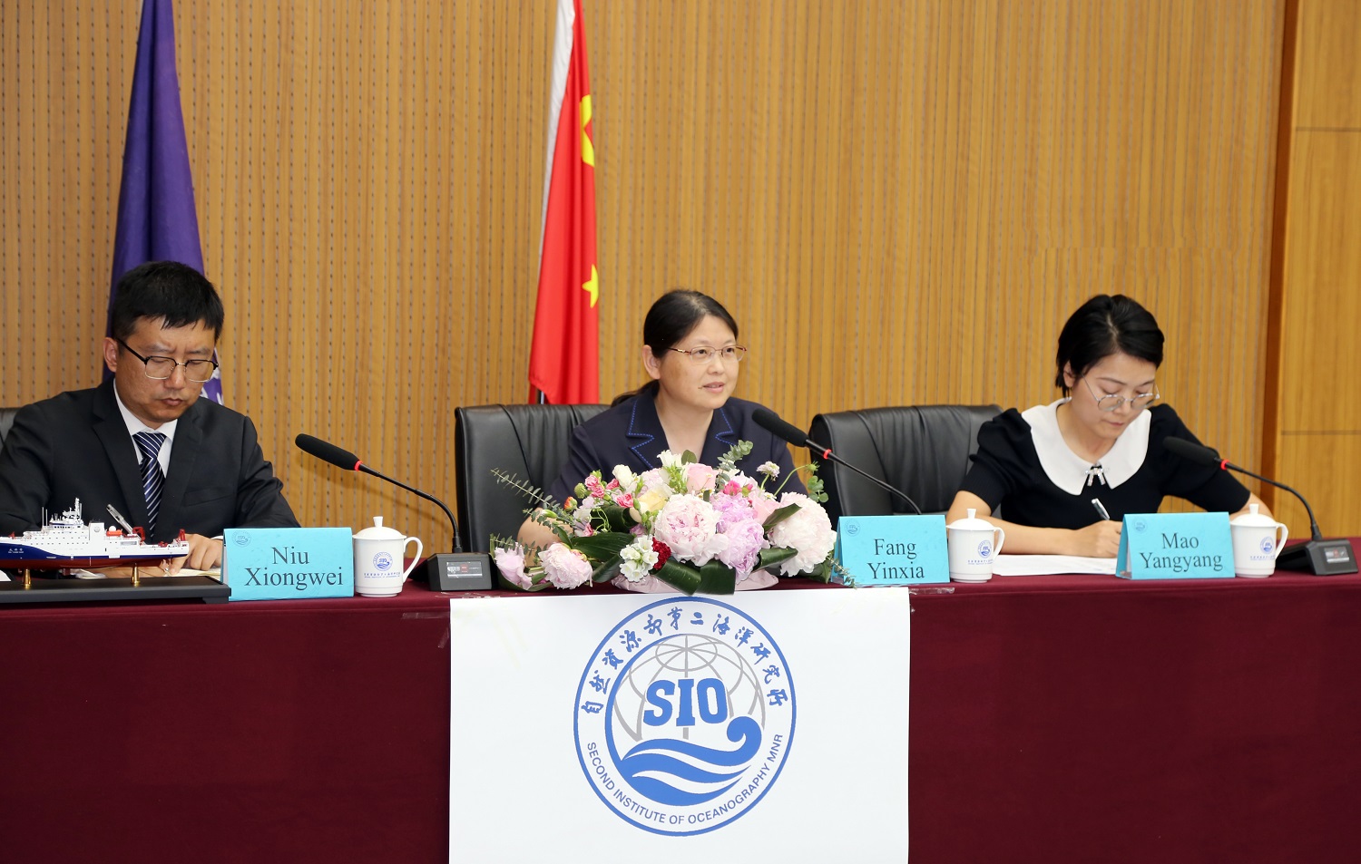 The SIO jointly signed a memorandum of understanding on cooperation in marine and geosciences with Gadjah Mada University in Indonesia and the South China Sea Institute of Oceanology of the Chinese Academy of Sciences